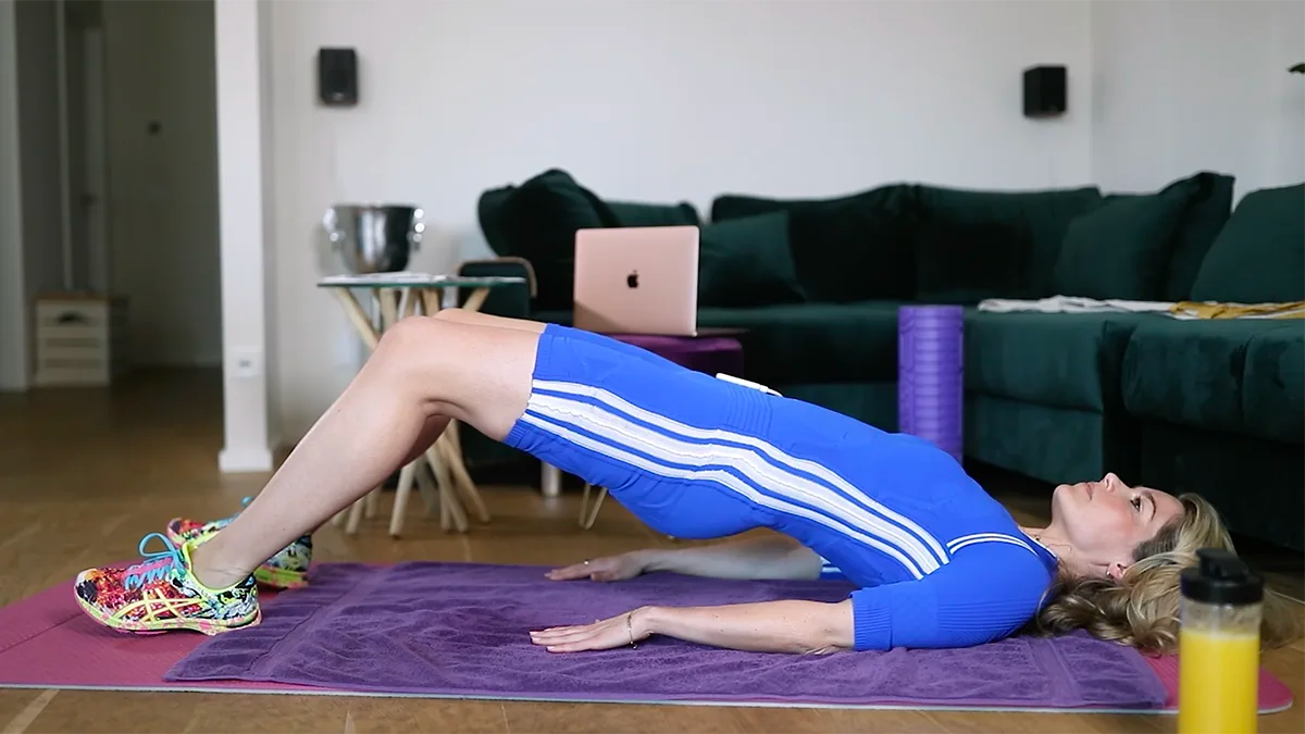 Load video: Home-Workout mit einem EMS Suit